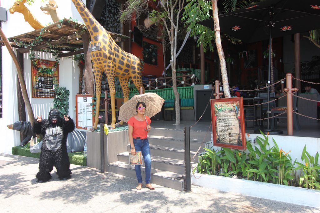 Popular Mexican restaurant on the Malecon is the Zoo
