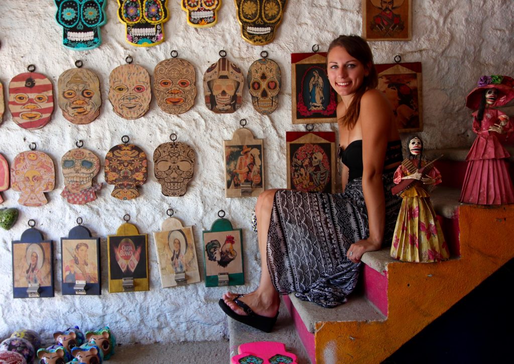  Cool masks and day of the dead figurines in Saylulita