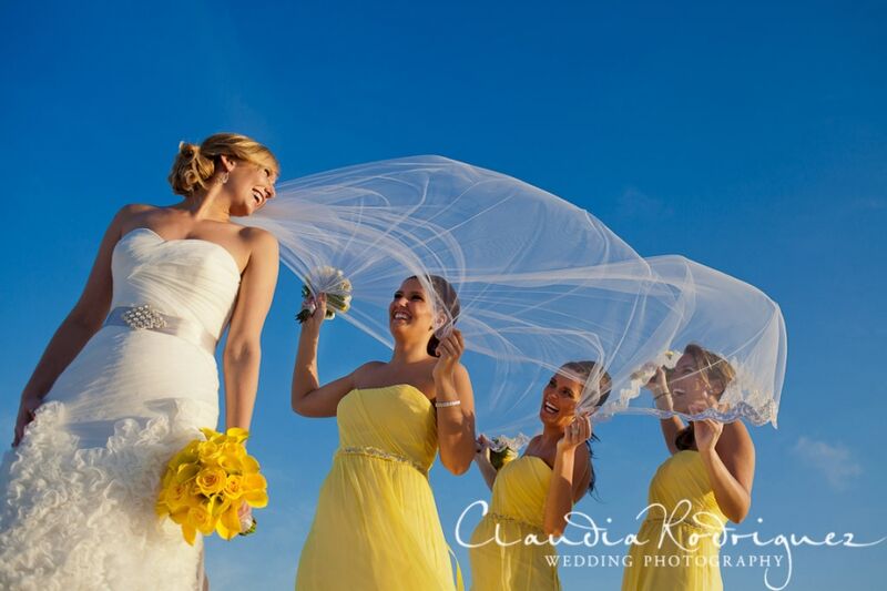  yellow bouquet with yellow bridesmaids dresses 