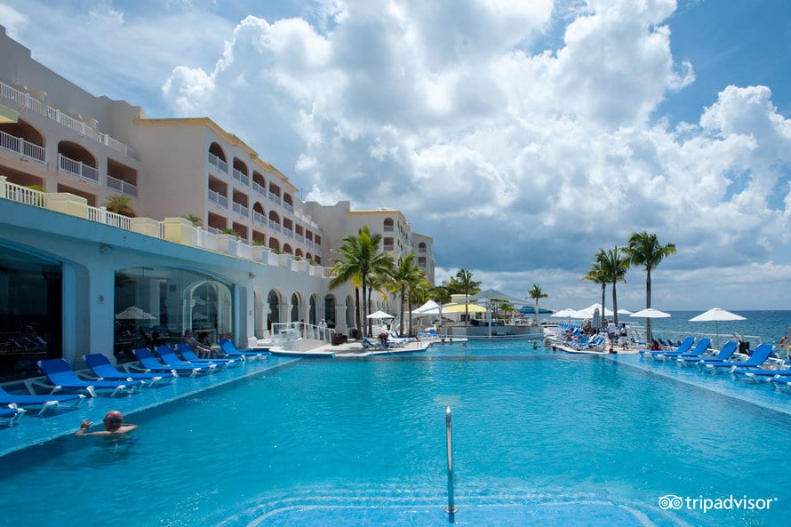 4 Cozumel Palace infinity pool by the ocean