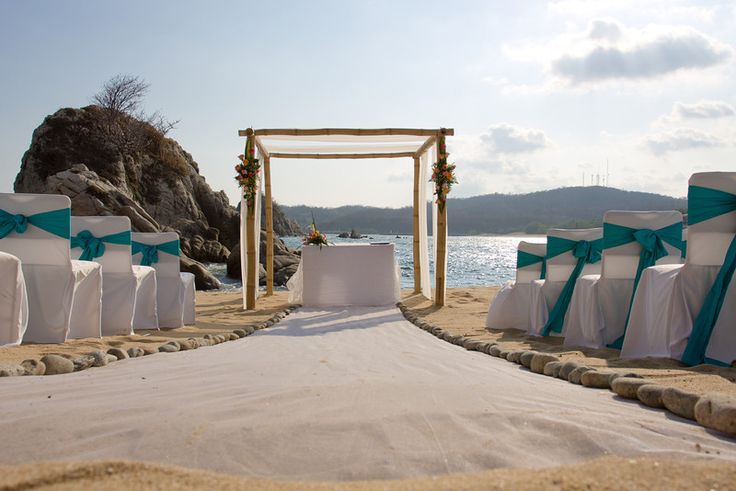 8 beach runner for the ceremony Dreams Huatulco