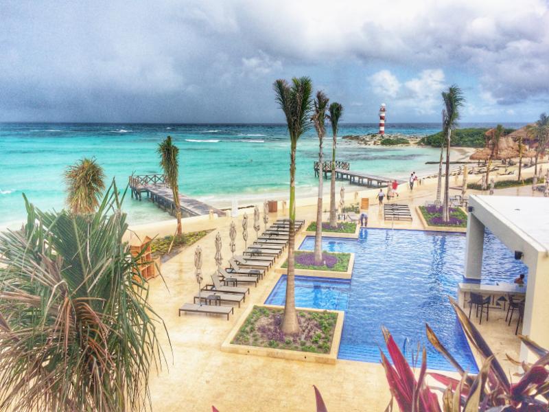 4 Poolside area of Hyatt Ziva Cancun