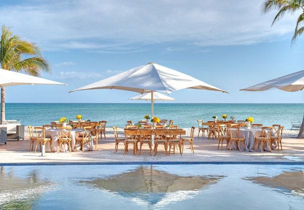 6 El Faro Beachclub Spoil your guests with a beachside reception.