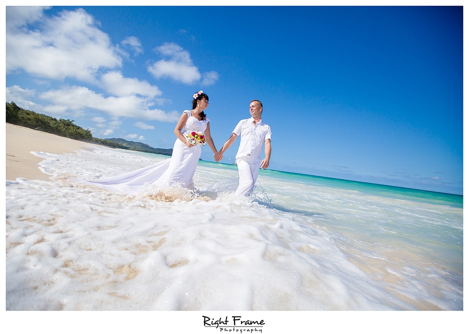  beautiful beaches in Oahu Hawaii for wedding couples 