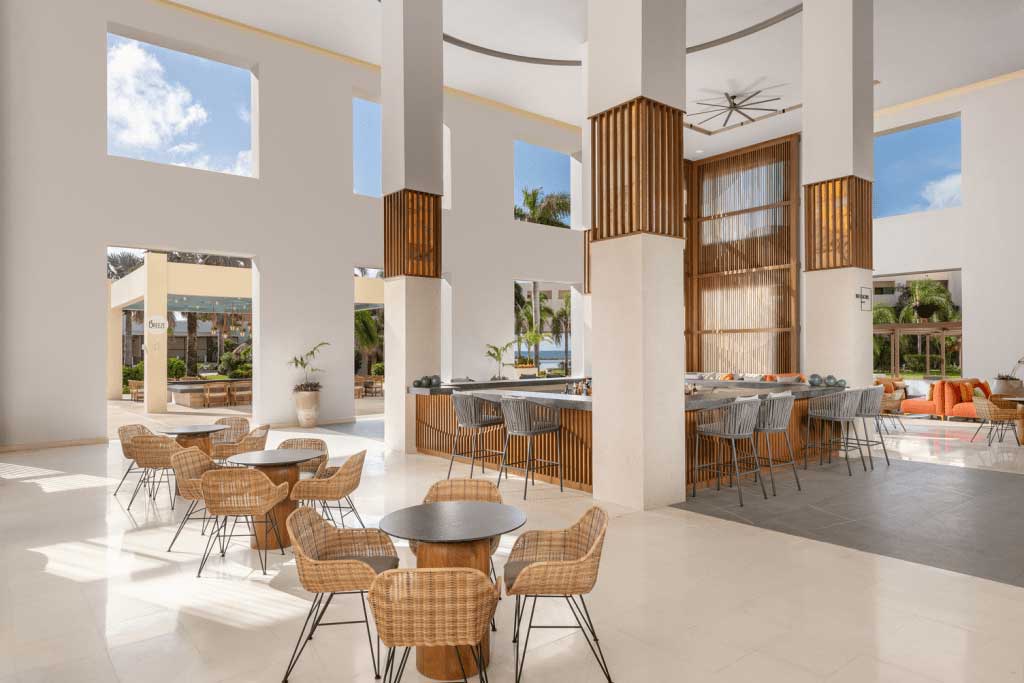 Hyatt-Ziva-Riviera-Cancun-Lobby-Infusions-Lounge-min