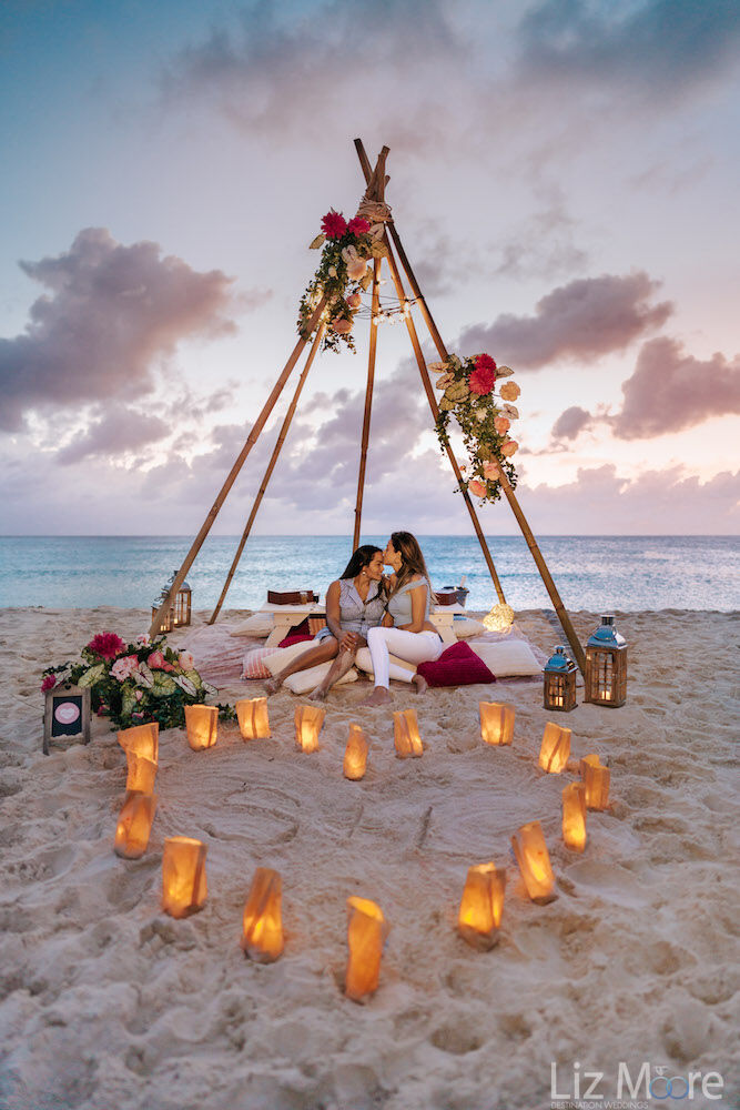 romantic Aruba same-sex honeymoon beach dinner