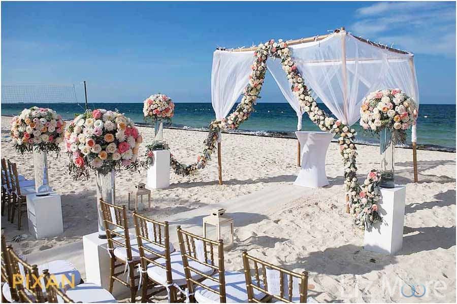 Beach wedding decor Set up with beautiful rose white and pink flowers