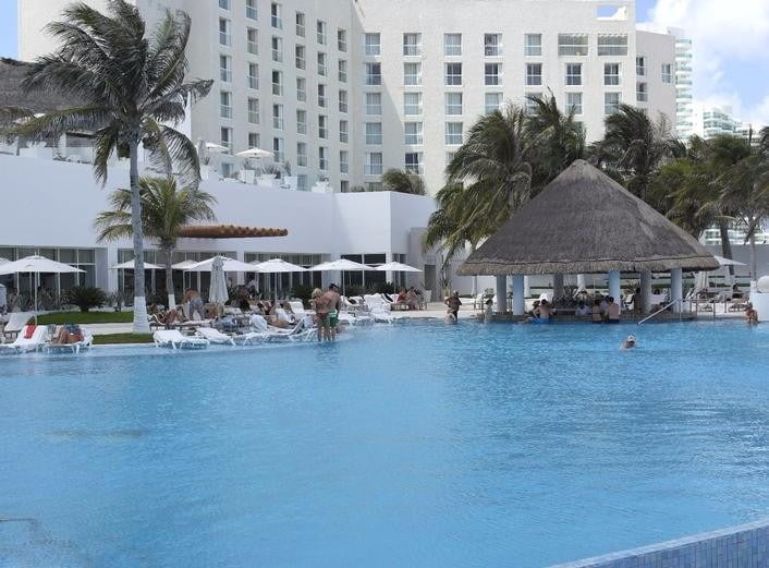 Mexico destination wedding Le Blanc Spa Resort Cancun