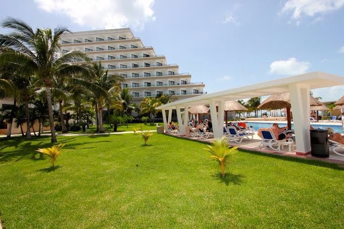 Mexico top destination wedding Riu Caribe Cancun