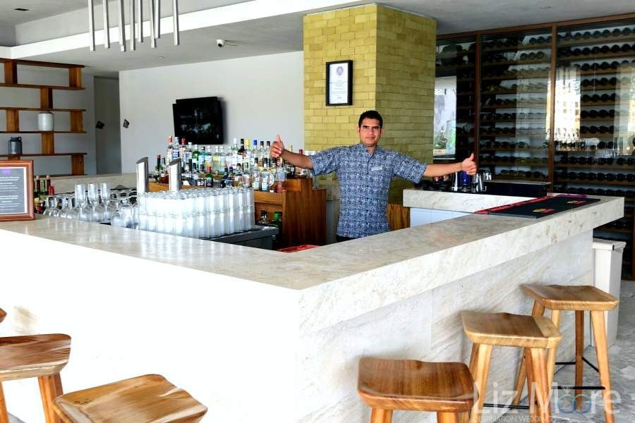 Breathless-Los-Cabos-Bar-Area-qbn212xuv0rw96zigeakyymy7jqxdneigr0qo3o1ds