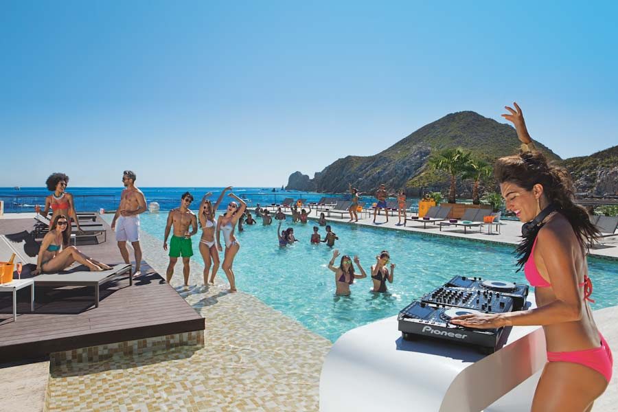 Breathless-Los-Cabos-Main-Pool-qbn1wp0yyurq2pcw2i19c2hietd9ghzlv1f61m66f4