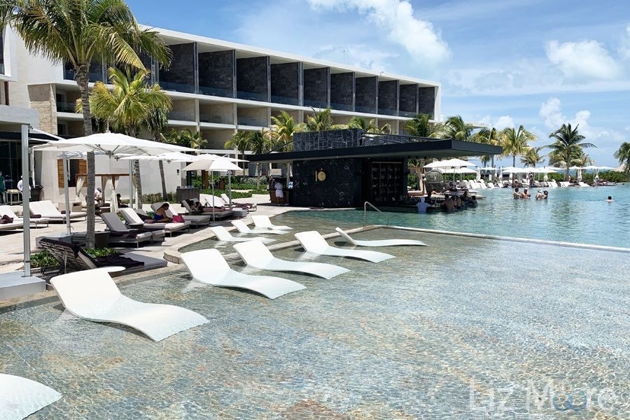 TRS-Coral-Costa-Mujeres-swim-out-bar-qbn0o5gm26rc8nf6vsk4f28auwrx5oacncaufjs6sw