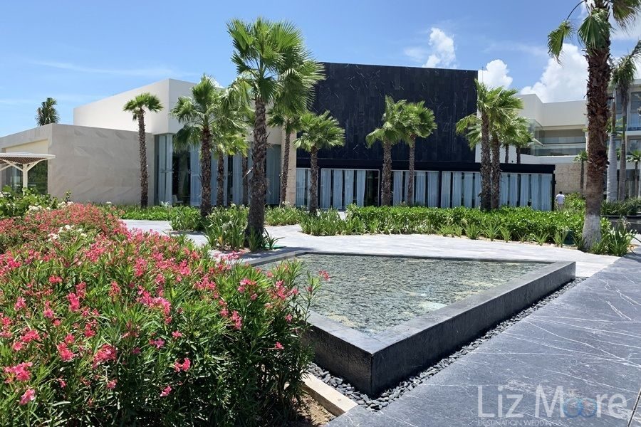 TRS-Coral-Costa-Mujeres-walkway-to-main-reception-qbn0tee67vxz29sr8k84u8jy9cwp4u4edbffw60228