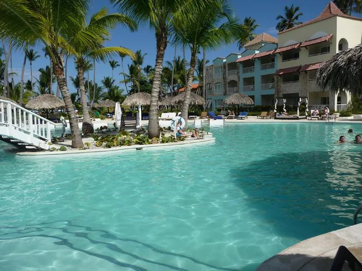 WEBIMG112574_poolandbuildings_111128154238.jpg