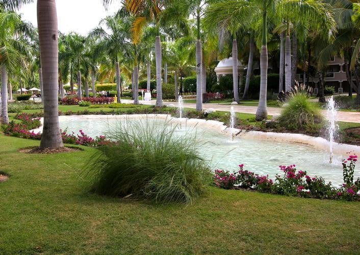 WEBIMG123181_CourtyardFountains_121123163634