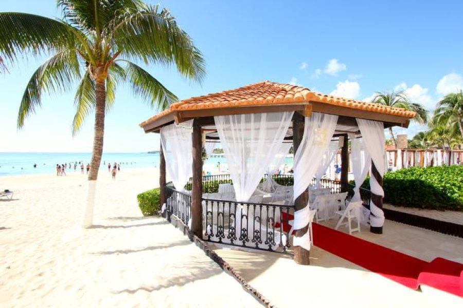 WEBIMG133413_BeachFrontWeddingGazebo_130306103301-qbsot3wpagxdv2nh4x4rb2tgyspam44xdau2xhet80