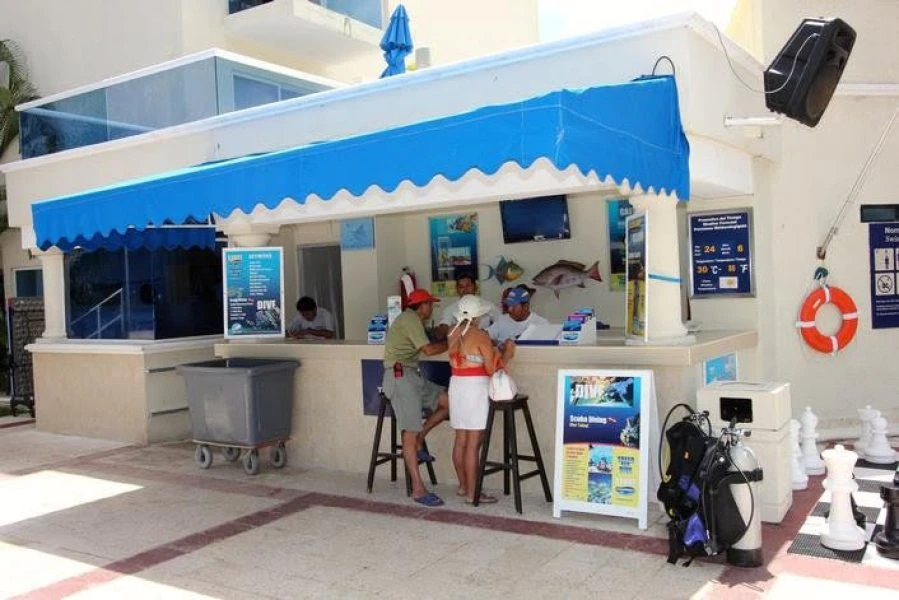 WEBIMG134023_DiveCenter_131001162455-qby6l02e2ik3tr8x8ziztn8lpvsot4hioq8j2x3wg0
