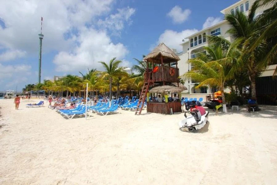 WEBIMG134027_BeachLounge_131001163030-qby6kj5anhwy0rxhzs7pkrib0y42ykmcmehsfxszk0