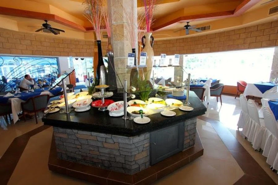 WEBIMG134033_Buffet_131001164612-qby6l6n9ect430zd6kddt3ktvkw9b07n1msxfuu58g
