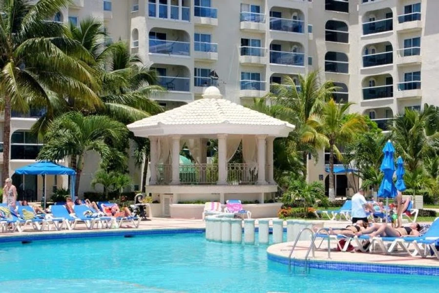 WEBIMG134042_PoolsideGazebo_131001170458-qby6kdi9ihp8345owpry5sxjgmvvodzylmkvka1clc