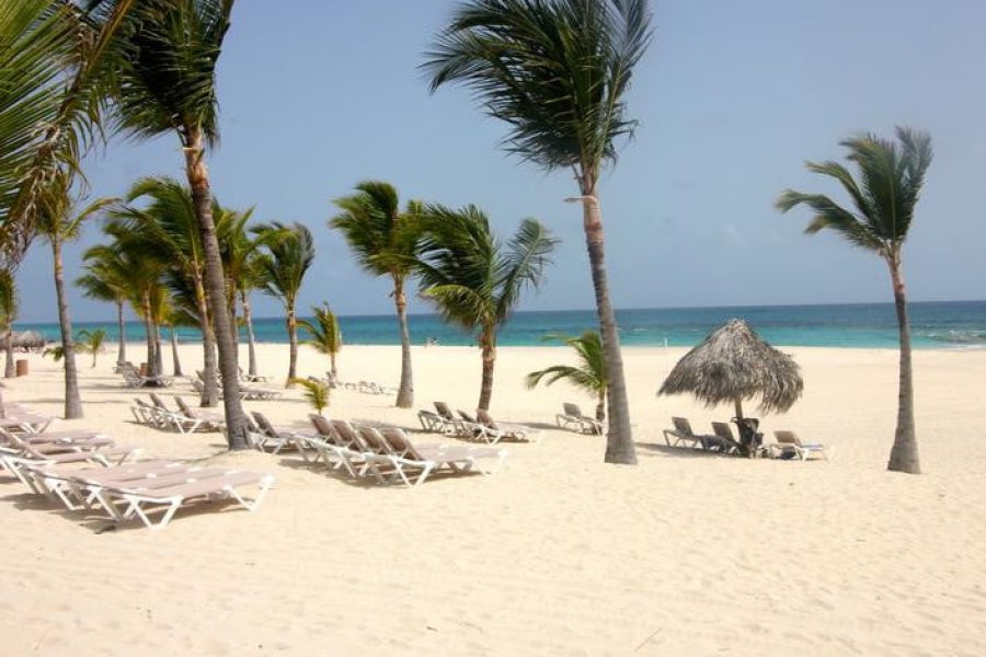 WEBIMG145548_Beautifulbeachloungarea_140805180941-qbsieeerud3s8lrob719baok25u1ck8obefqgjhgfk