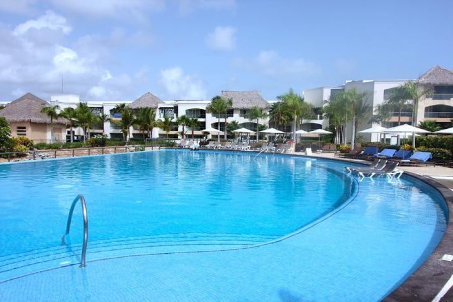 WEBIMG145552_Anotherpoolswimarea_140805181407-qbsie7twiiurzc18dm6vbucbwgqguoijyhvc3lr7n4