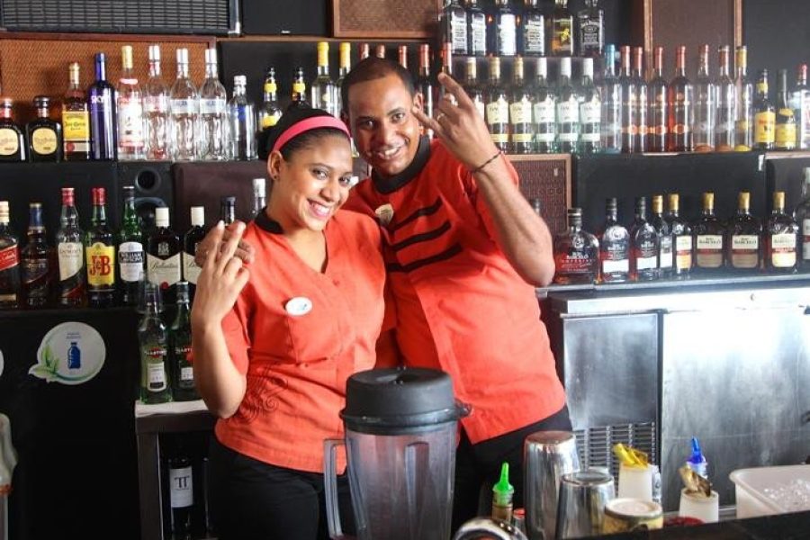 WEBIMG145557_LobbyBarStaff_140805182023-qbsif1wql7zyautjhz6xjmr2wsm7oztyqmqvggim40