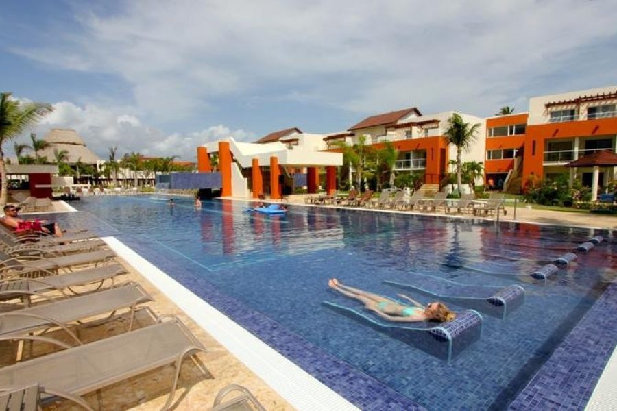 WEBIMG145576_Mainpoolloungearea_140805191718-qbsi5s8171b5taa8mgydggyg10awsg194r5i389dgw