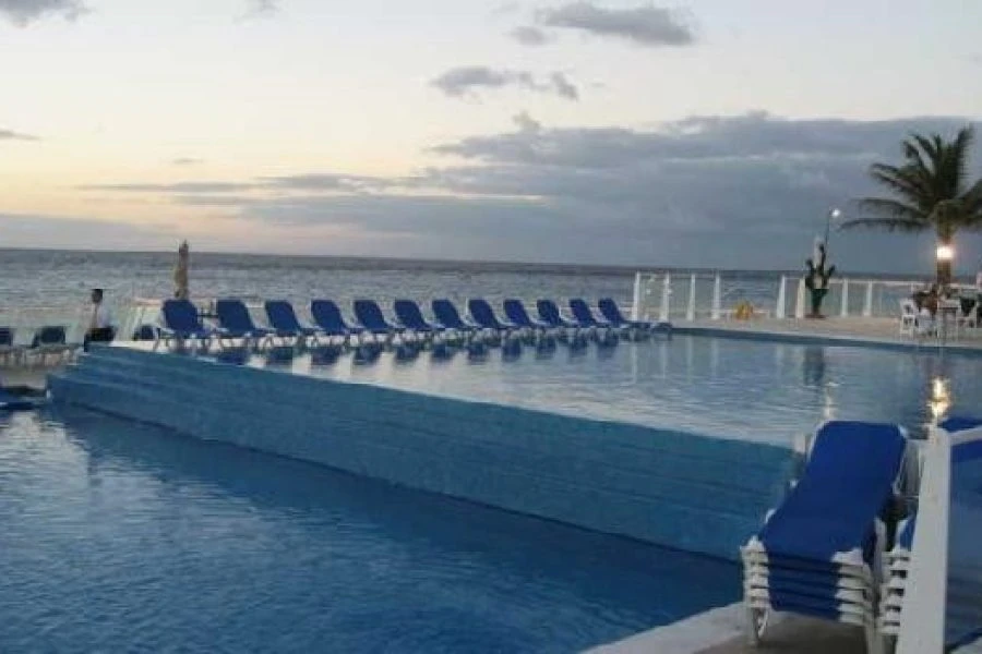 infinity-pool-at-cozumel-qbsoeo3yb35tipmig6g2i7zkgpvbdhtd1u2kjgtisw