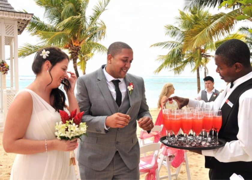 march-2013-our-wedding-700x500_c-qcfiwu14oia12nui6aemvy3zgva2xrze5rqdznyu4g