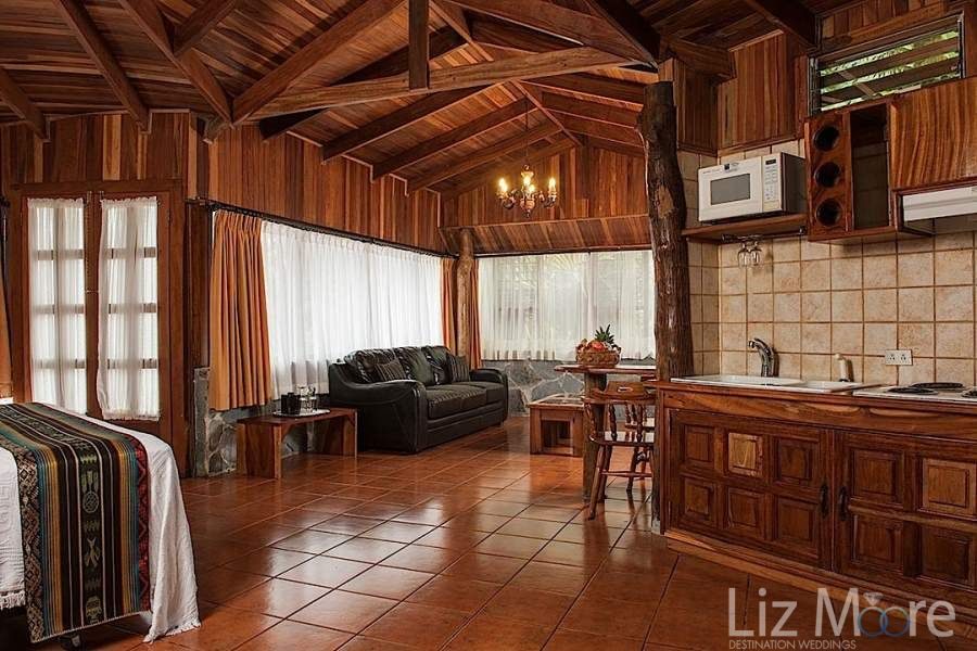Arenal-Lodge-Larger-Bedroom-qbmztf4km6ounm27c0c8eberoe8whxaa38gckvck8g
