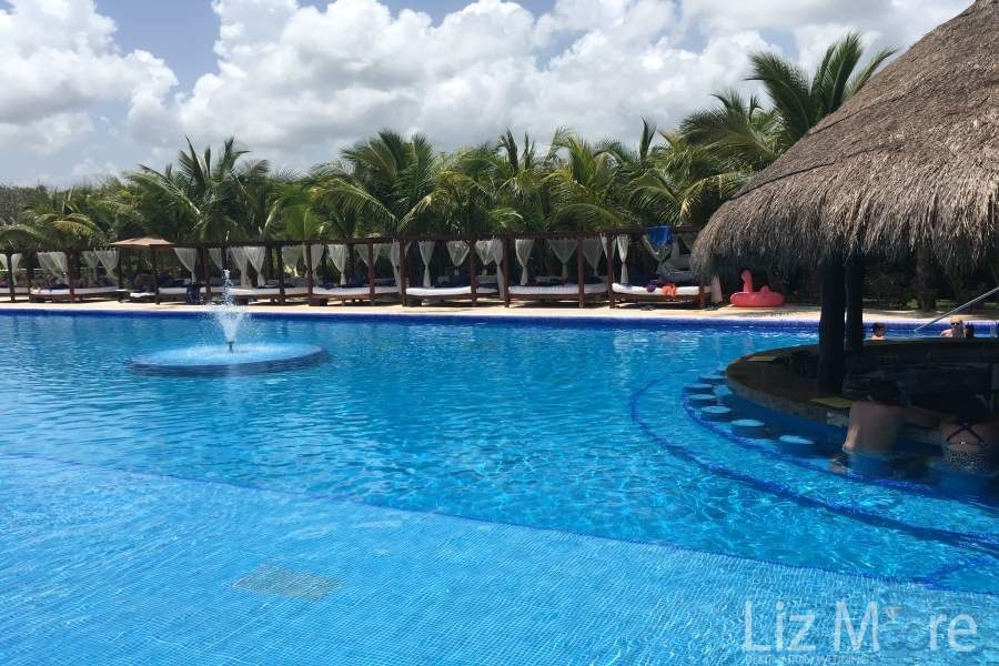 El-Dorado-Royale-Pool-Swim-up-Bar-qbn3by65mmxl58wps5lwsmvci6qs6cgp8q1b3s6d4w