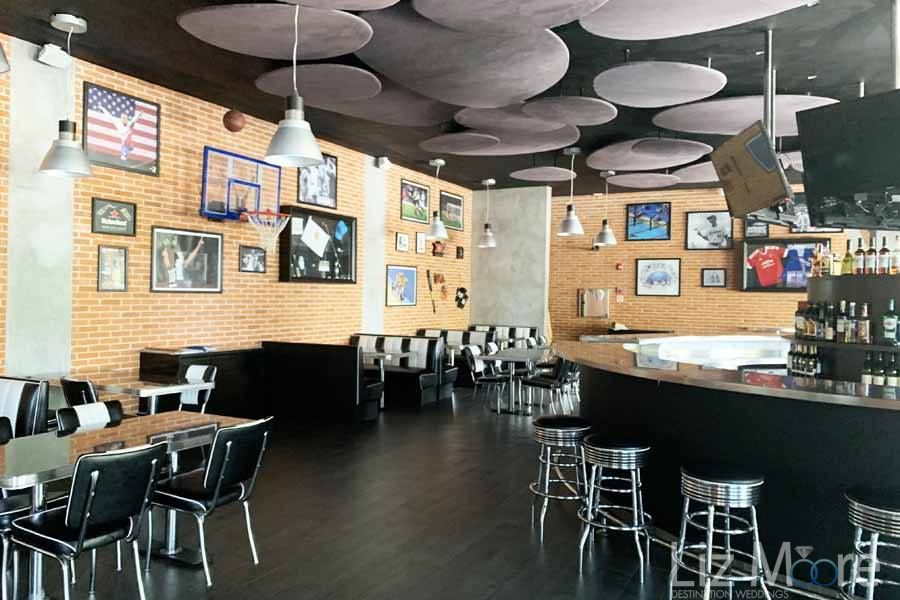 Finest-Playa-Mujeres-sports-bar