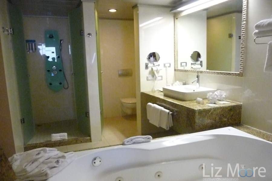 Grand-Sirenis-Bath-Area-qbn3hdol46d8850q2i4b79j82bz4ne0vblqaxc4h6o