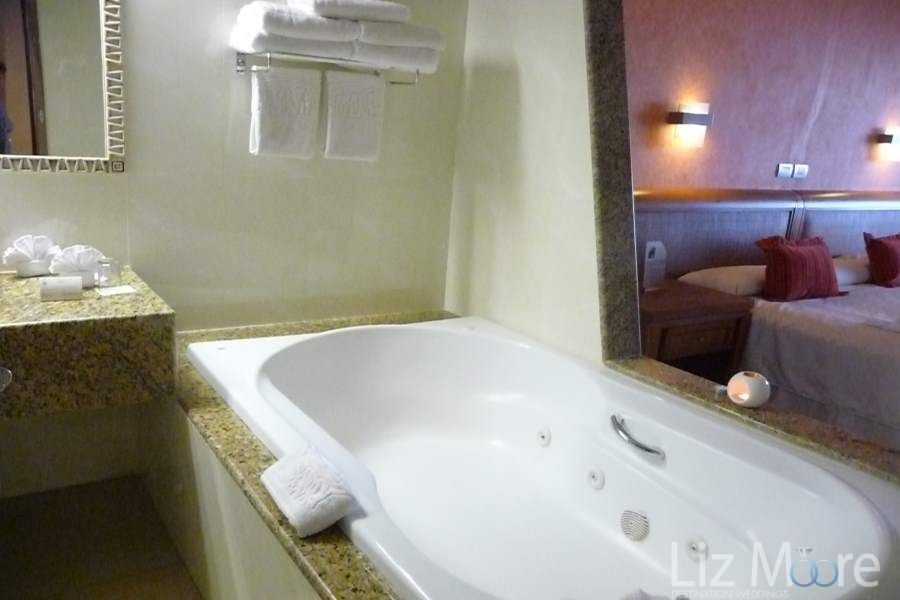 Grand-Sirenis-Luxury-Jacuzzi-qbn3h581eo1nbnd0fwgo2to2pv4tq43aafuxluh0qo