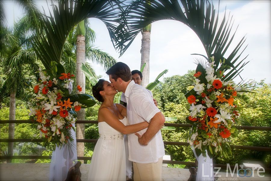 Hotel-Parador-Resort-Spa-wedding-ceremony-qbmyk9xmdmw31tmvxzua57isl6r9t92djshttga92o