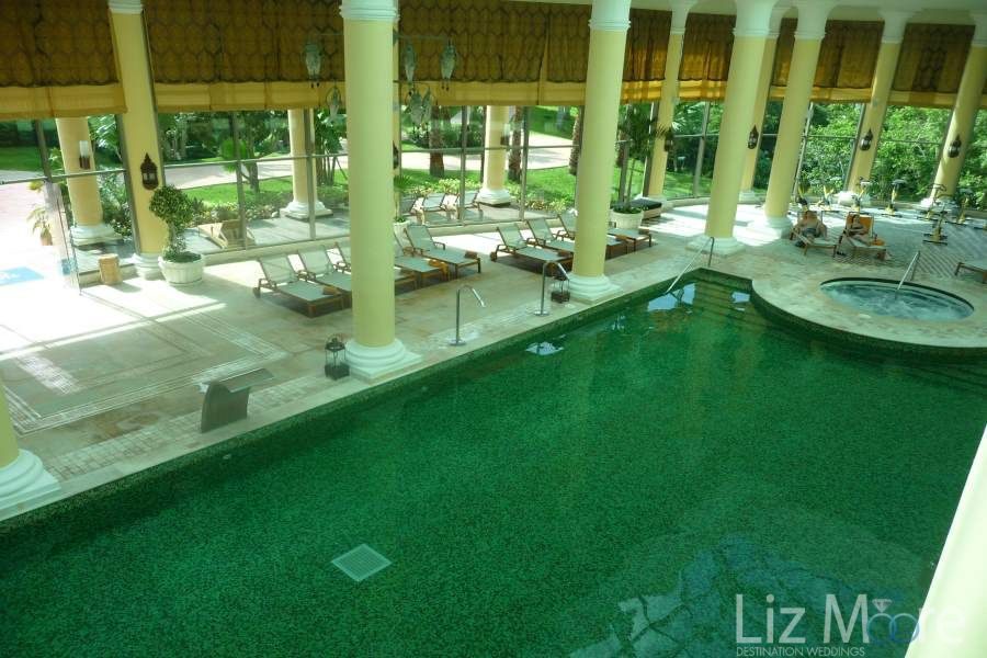 Iberostar-Grand-Paraiso-Covered-Pool-Area-qbn3ahj6zwxj3316biusx05j8ly87anqdhi48acetc