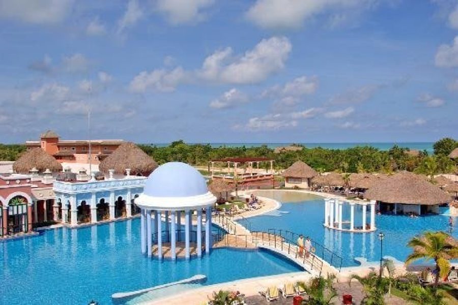 Pool-area-1-qc1n4bw0oiv2lubpgz5vdjn907we5p4ezwzds775v4