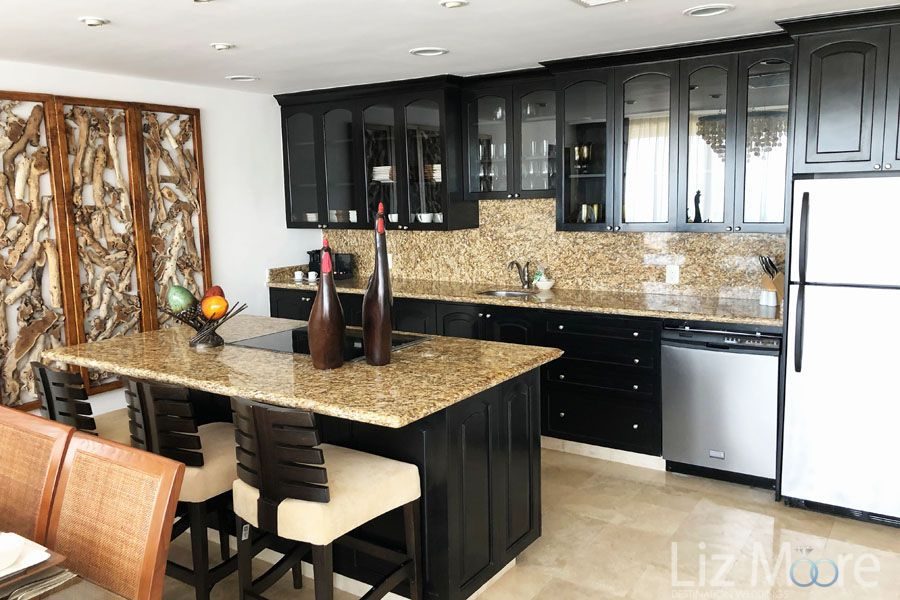 Villa-Del-Palmar-Cancun-bedroom-kitchen-area-qbn021b0atioq86mb6qq0e1pu3x6l8cvp3wju709og