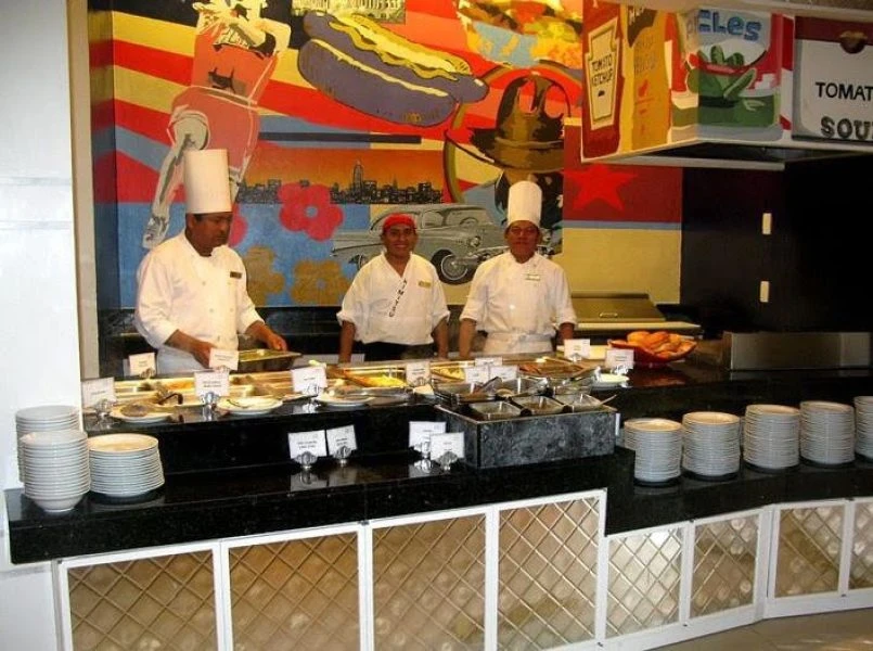 WEBIMG111893_Lunchbuffet_111001125137-qc549unuqbm6t2fwogsubc9dh6webdlijekw6p91c0