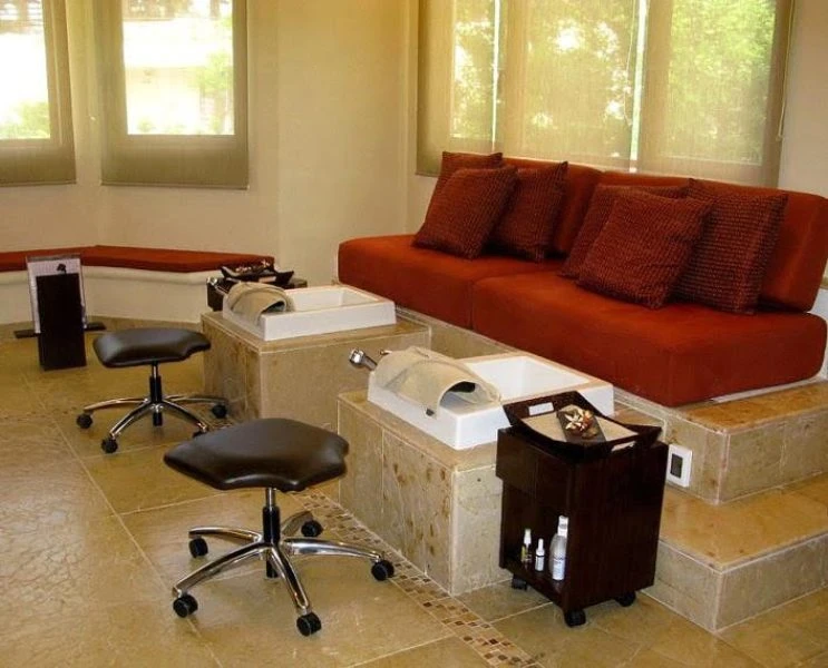 WEBIMG111902_spamanicure_111001125911-qc3en4ieomchwt9khercr882mqpx7leo5q8jhmz8jk