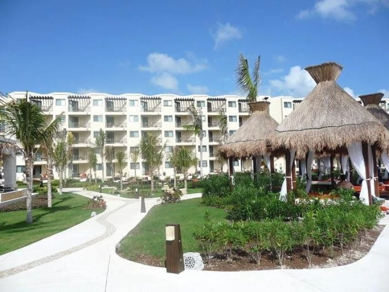 WEBIMG111905_walkway_111001130123-qc54a502ti0ccs0w039qkrng0fhfo1qk8tr8gqtpfk