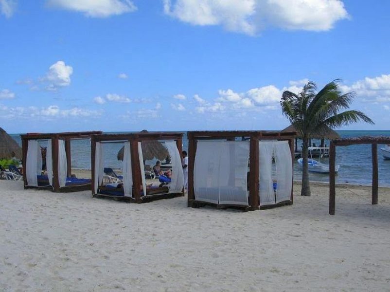 WEBIMG111974_beachcabanas_111002114356-qc548klrffv506at5ew4f5vsdb7eu7io12m3o55bsw