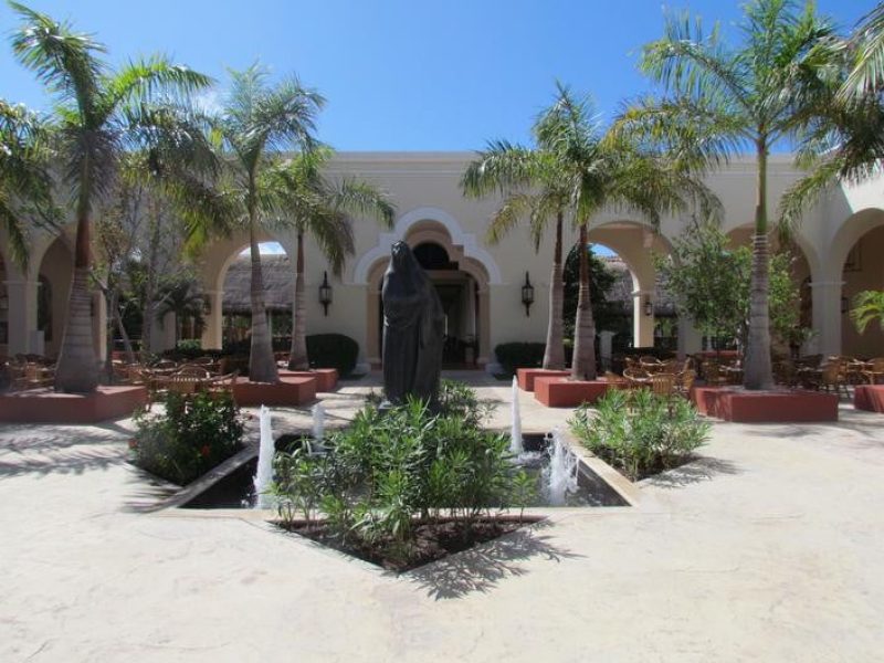 WEBIMG112097_courtyard_111009064955-qbunxemhw4tddebc32r9p8rp4hgodh7hstqeodnzeo (1)