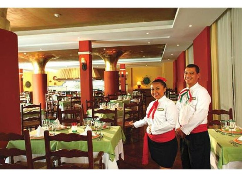 WEBIMG112109_restaurantserver_111009065950-qbunxm57et3nya0ev60a96vdvkfm321chuyailcu0w (1)