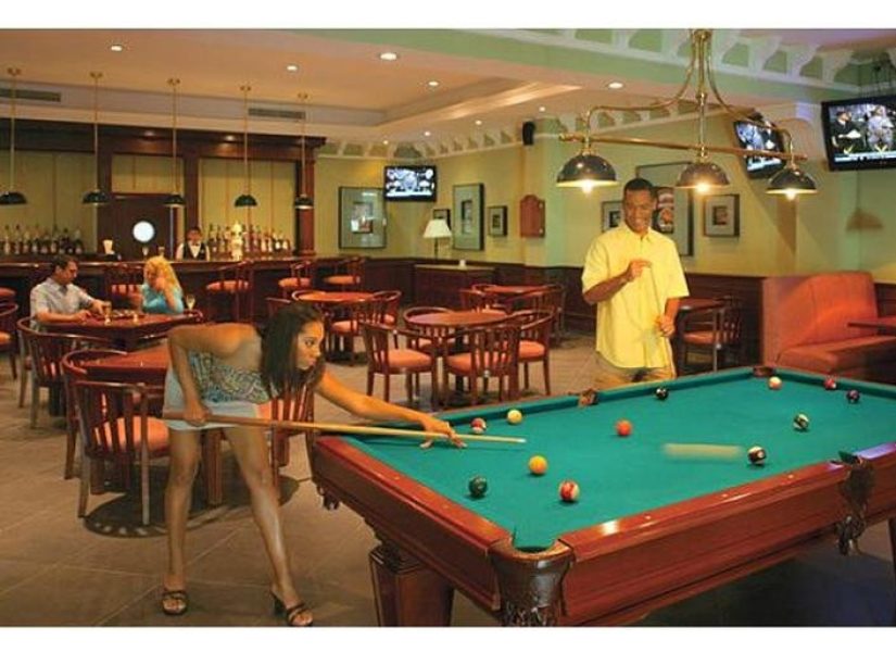 WEBIMG112117_pooltable_111009070701-qbunxo0vsh68lhxok6tje6eb2c6cig8t6499h5a1og