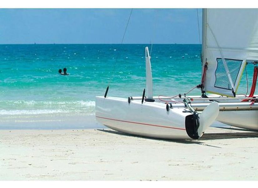 WEBIMG112123_beachcatamaran_111009071217-qbunx81mkakd44kw5hwvpsfgysd3vlhdfx60bfxqm8