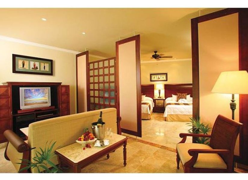 WEBIMG112129_bedroom_111009071612-qbunxquecza3kbtl3q1f3noouhsg5jk06i7pwz5v5s