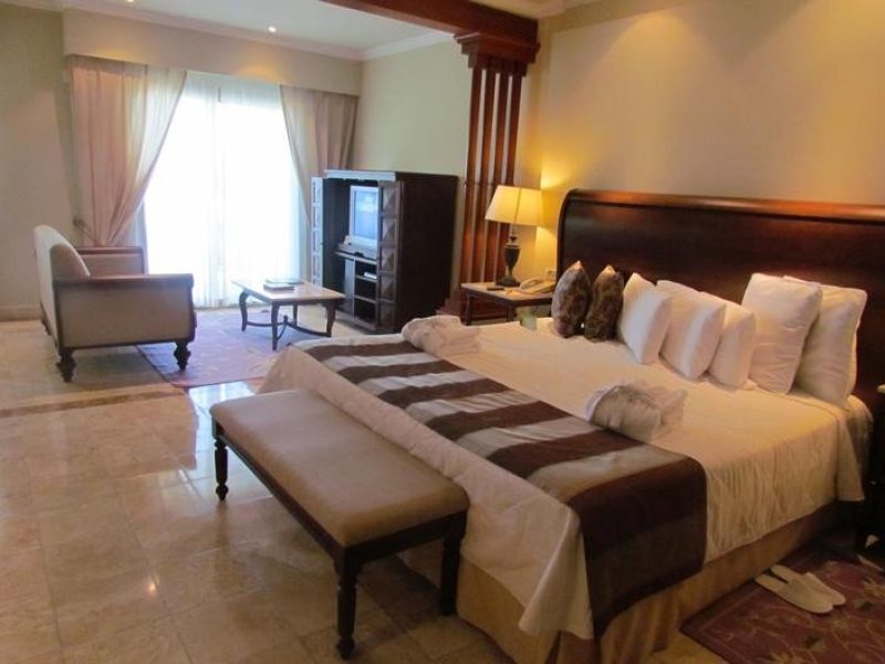 WEBIMG112130_bedroom_111009071715-qbunxsq2qnco7jqusquo8n7m19j6kxrguriovj32tc