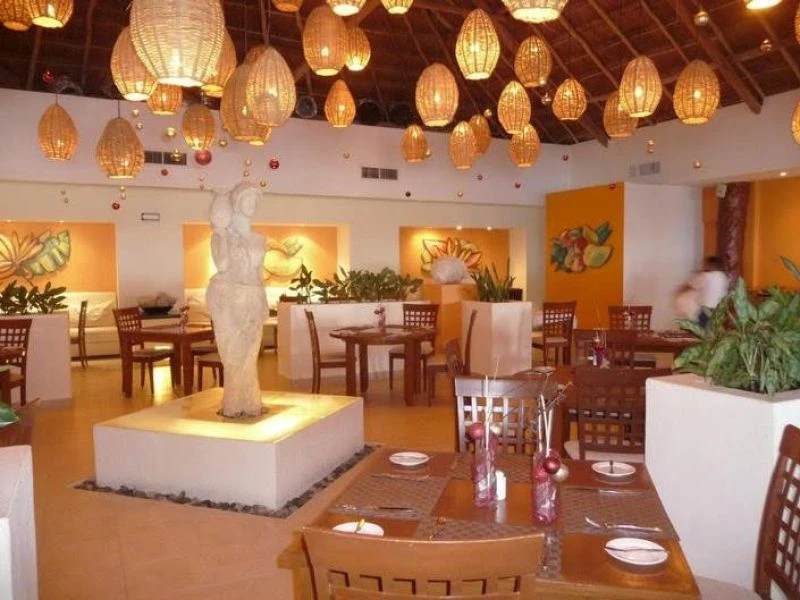 WEBIMG133884_BlueInternationalRestaurant_130915170326-qc3elmxlv2b5j1fe69lmb3qsrs200uhyyd1v4v6oe8